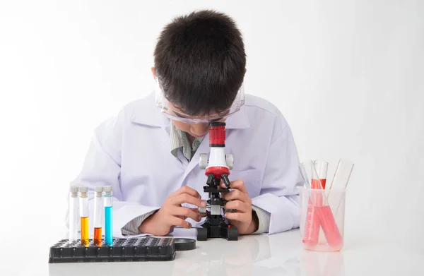 Menino Com Frascos Equipamento Microscpapa Para Aula Ciências Químicas — Fotografia de Stock