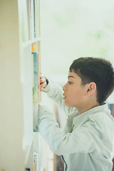 Little Boy Mother Reading Books Library — Stock Photo, Image