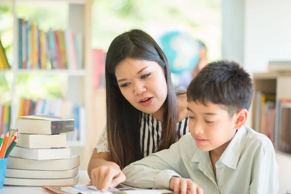 Little Boy Mother Reading Books Library — Stock Photo, Image