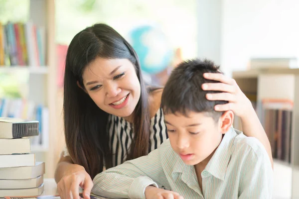 Little Boy Mother Reading Books Library — Stock Photo, Image