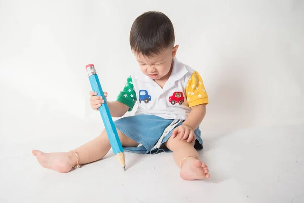 Baby Peuter Jongen Met Grote Potlood Hand Witte Achtergrond — Stockfoto