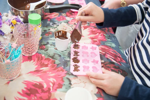 Kinder Kochen Schokolade Hause — Stockfoto