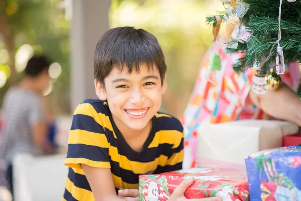 Kid Fira Jul Och Nyår Party Med Familj — Stockfoto