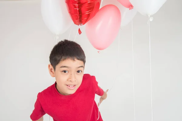 Menino Irmão Com Balão Coração Forma Amor — Fotografia de Stock