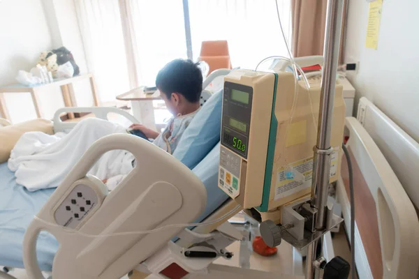 Menino Adoece Gripe Precisa Ser Internado Hospital Com Soro Fisiológico — Fotografia de Stock