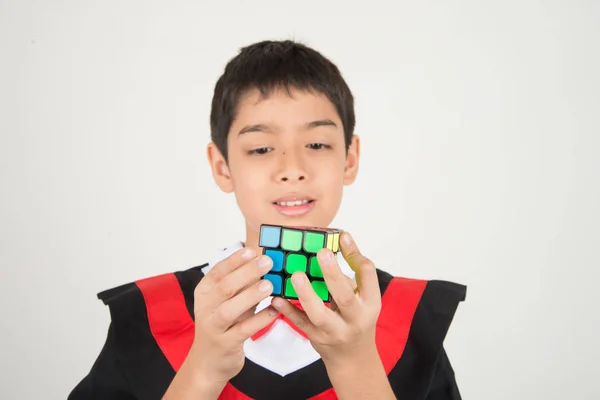 Pequeño Niño Jugando Cubo Rubik —  Fotos de Stock