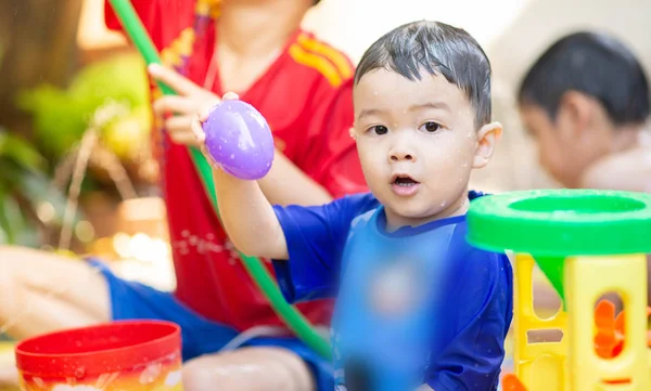Küçük Asya Çocuk Oyun Açık Yaz Zaman — Stok fotoğraf