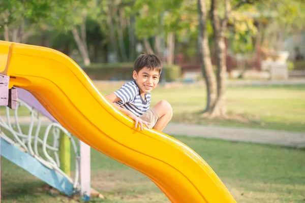 Menino Brincando Playground Livre — Fotografia de Stock