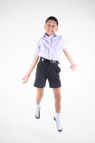 Μικρό Asain Αγόρι Στολή Μαθητή Λευκό Φόντο — Φωτογραφία Αρχείου