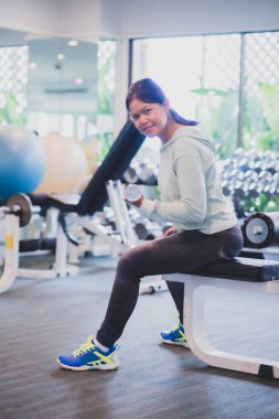 Asyalı kadın Gym kilo kaybı egzersiz egzersiz dışarı çalışmak