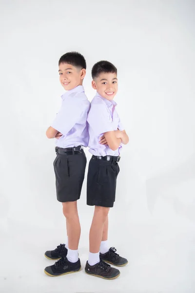 Kleine Aziatische Sibling Jongens Student Uniform Pose Samen Witte Achtergrond — Stockfoto