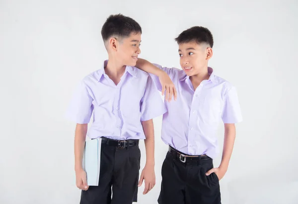 Pouco Asiático Irmãos Meninos Estudante Uniforme Posar Juntos Fundo Branco — Fotografia de Stock