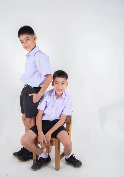 Poco Asiático Hermano Chicos Estudiante Uniforme Pose Juntos Blanco Fondo — Foto de Stock