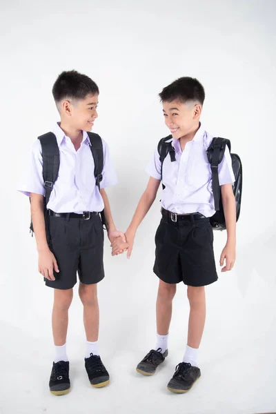 Malí Asijští Sourozenci Studentském Uniformě Představují Společně Bílém Pozadí — Stock fotografie