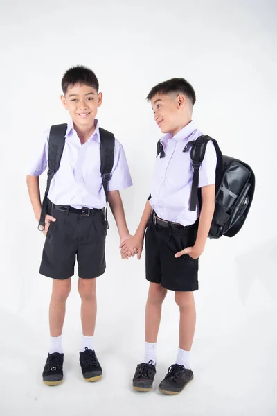 Piccolo Asiatico Fratello Ragazzi Studente Uniforme Posa Insieme Sfondo Bianco — Foto Stock