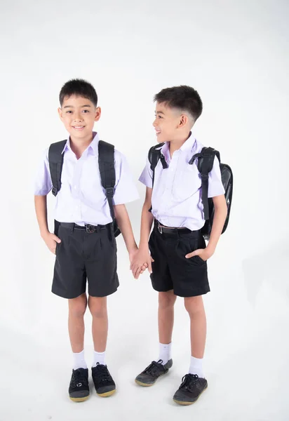 Piccolo Asiatico Fratello Ragazzi Studente Uniforme Posa Insieme Sfondo Bianco — Foto Stock