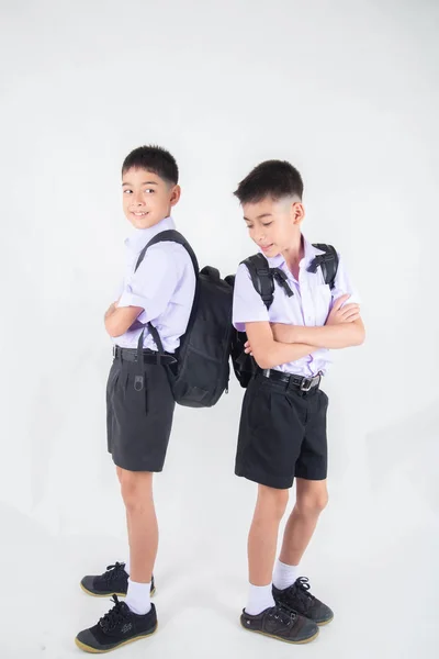 Piccolo Asiatico Fratello Ragazzi Studente Uniforme Posa Insieme Sfondo Bianco — Foto Stock