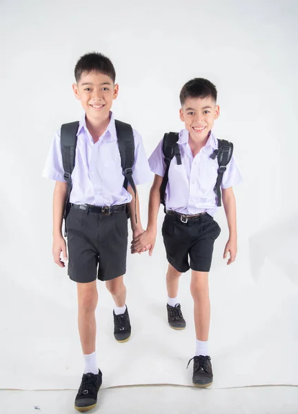 Kleine Aziatische Sibling Jongens Student Uniform Pose Samen Witte Achtergrond — Stockfoto