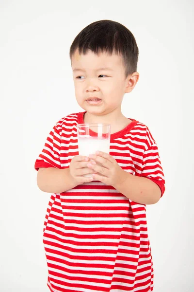 Kleine Aziatische Jongen Niet Drinken Melk Uit Het Glas — Stockfoto