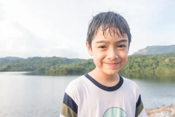 Niño Viajando Dam Viaje Por Naturaleza Con Familia — Foto de Stock