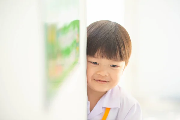 Ritratto Bambino Che Sorride Alla Scuola Materna — Foto Stock