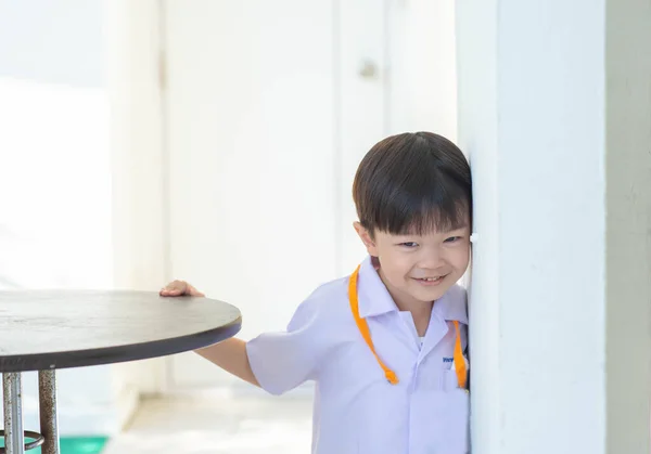 Porträt Eines Kleinen Jungen Der Kindergarten Lächelt — Stockfoto