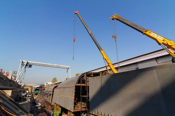 Gemi yapım aşamasında.