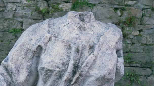 Стара Жінка Голови Статуя Центрі Парку Крупний План Постріл Бергамо — стокове відео