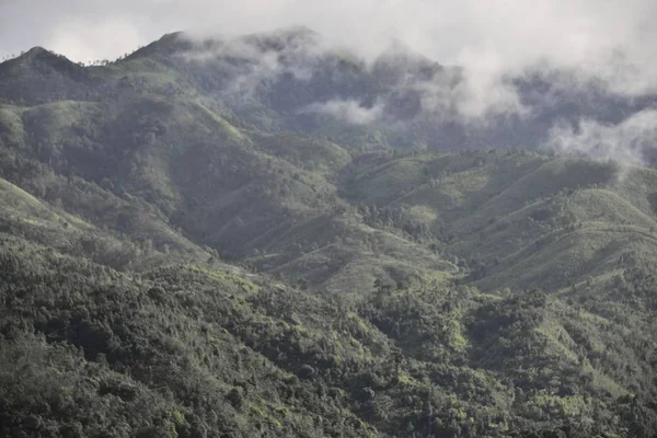 Paesaggio Vista Verde Sulle Montagne Con Stile Sfocatura Prevedere Inserimento — Foto Stock