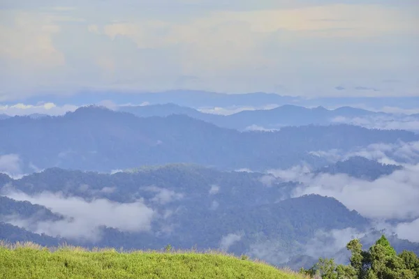 Paisaje Vista Montaña Verde Con Estilo Blur Proporcionar Para Insertar —  Fotos de Stock