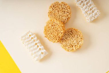 Üst Manzara - Arkaplanda birçok hazır şehriye türü var. Boşluğu kopyala.