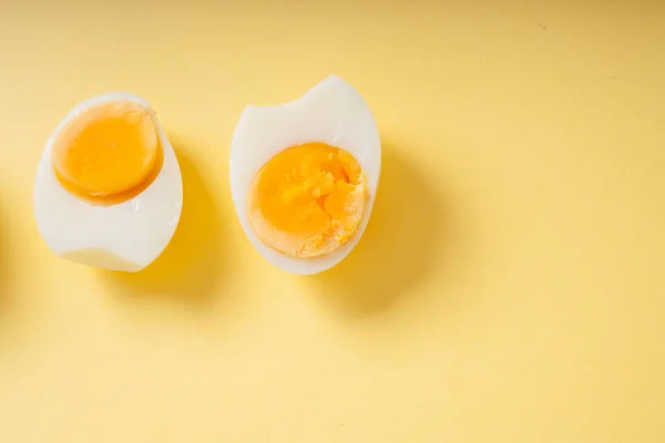 Top View Boiled Eggs Slice Yellow Brown Background — Stock Photo, Image