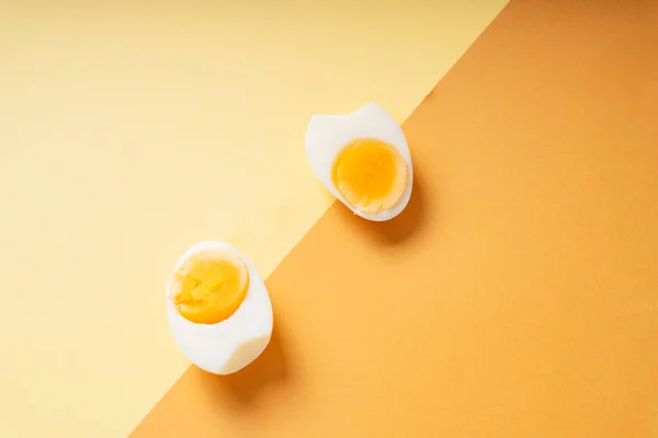 Top View Boiled Eggs Slice Yellow Brown Background — Stock Photo, Image