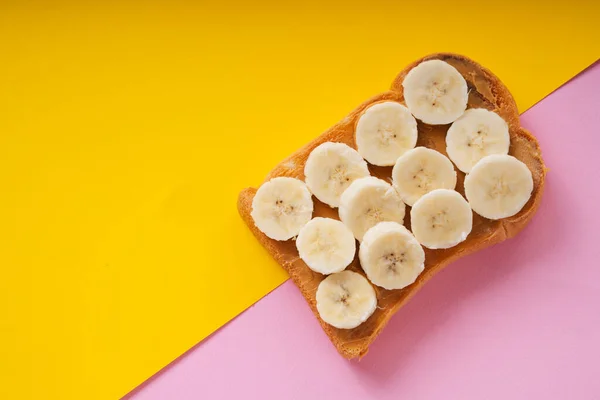 Ovanifrån Grillat Skivat Bröd Toppning Med Banan Och Sylt Över — Stockfoto