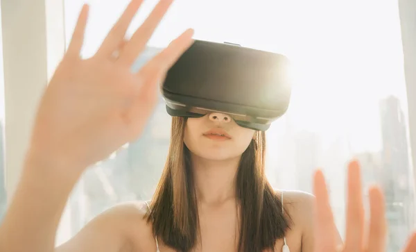 Close Beautiful Asian Thai Woman Wearing Headset Playing Virtual Reality — Stock Photo, Image