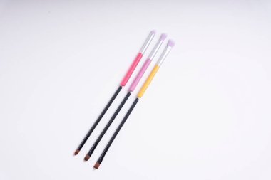 Üst görünüm - Pastel gökkuşağı renkli fırça beyaz arkaplan üzerinde izole.