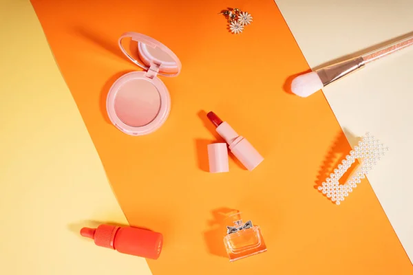 Vrouw Accessoires Cosmetische Achtergrond Oranje Achtergrond — Stockfoto