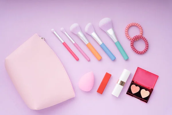 Cosmetische Pastel Kleurrijke Accessoires Roze Toon Paarse Roze Achtergrond — Stockfoto