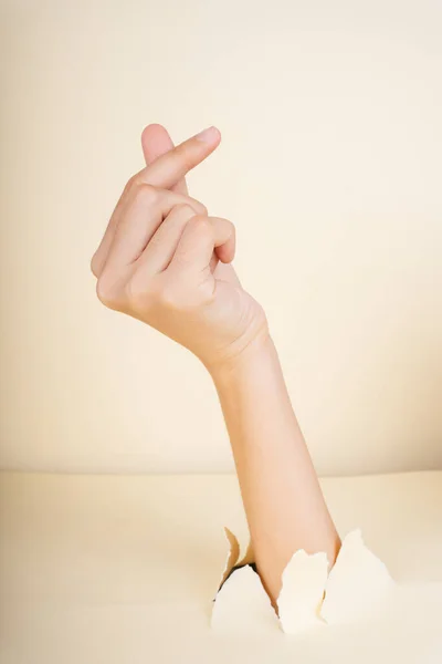 Manos Mujer Haciendo Pequeño Corazón Sobre Fondo Blanco Aislado Mini —  Fotos de Stock