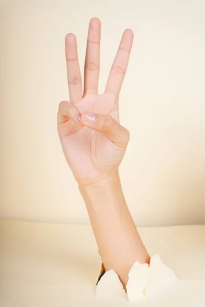 Mano Femenina Mostrando Dedos Gesto Aislado Sobre Fondo Blanco —  Fotos de Stock