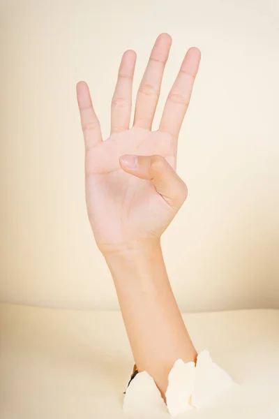 Mano Femenina Mostrando Dedos Gesto Aislado Sobre Fondo Blanco —  Fotos de Stock