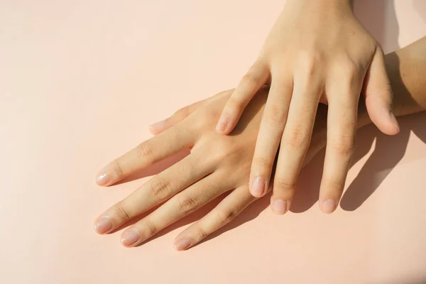 Mão Humana Sobre Fundo Branco Como Limpar Mão Com Gel — Fotografia de Stock