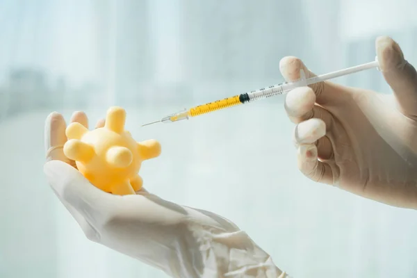 Doctor Scientist Wearing Gloves Inject Vaccine Covid Virus — Stock Photo, Image