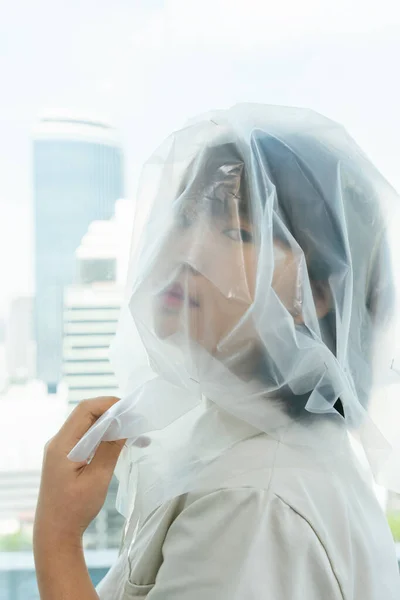 천으로 아시아인의 여자의 사진을 클로즈업 — 스톡 사진