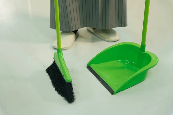 Maid Using Broom Dustpan Floor Home — Stock Photo, Image