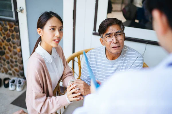 Old Man Tell His Condition Doctor Give Doctor Complimentary Because — Stock Photo, Image