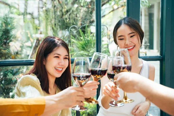 Two Cheerful Asian Woman Toasting Glasses Wine Restaurant — Stock Photo, Image