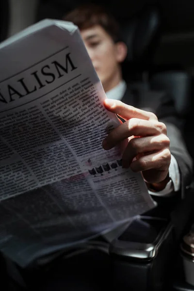 Asian Businessman Reading Newspaper Car Gaining Insight Latest Stock Market — Stock Photo, Image