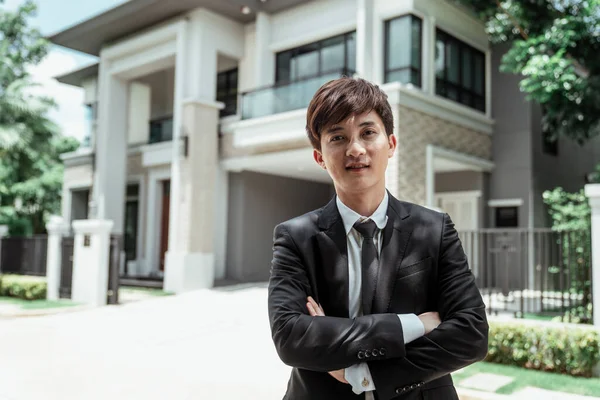 Portrait Homme Affaires Asiatique Prospère Avec Une Grande Maison Arrière — Photo