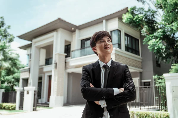 Portrait Homme Affaires Asiatique Prospère Avec Une Grande Maison Arrière — Photo